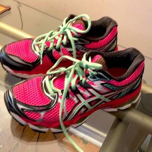 Women’s ASICS Gel Nimbus 16 running shoe